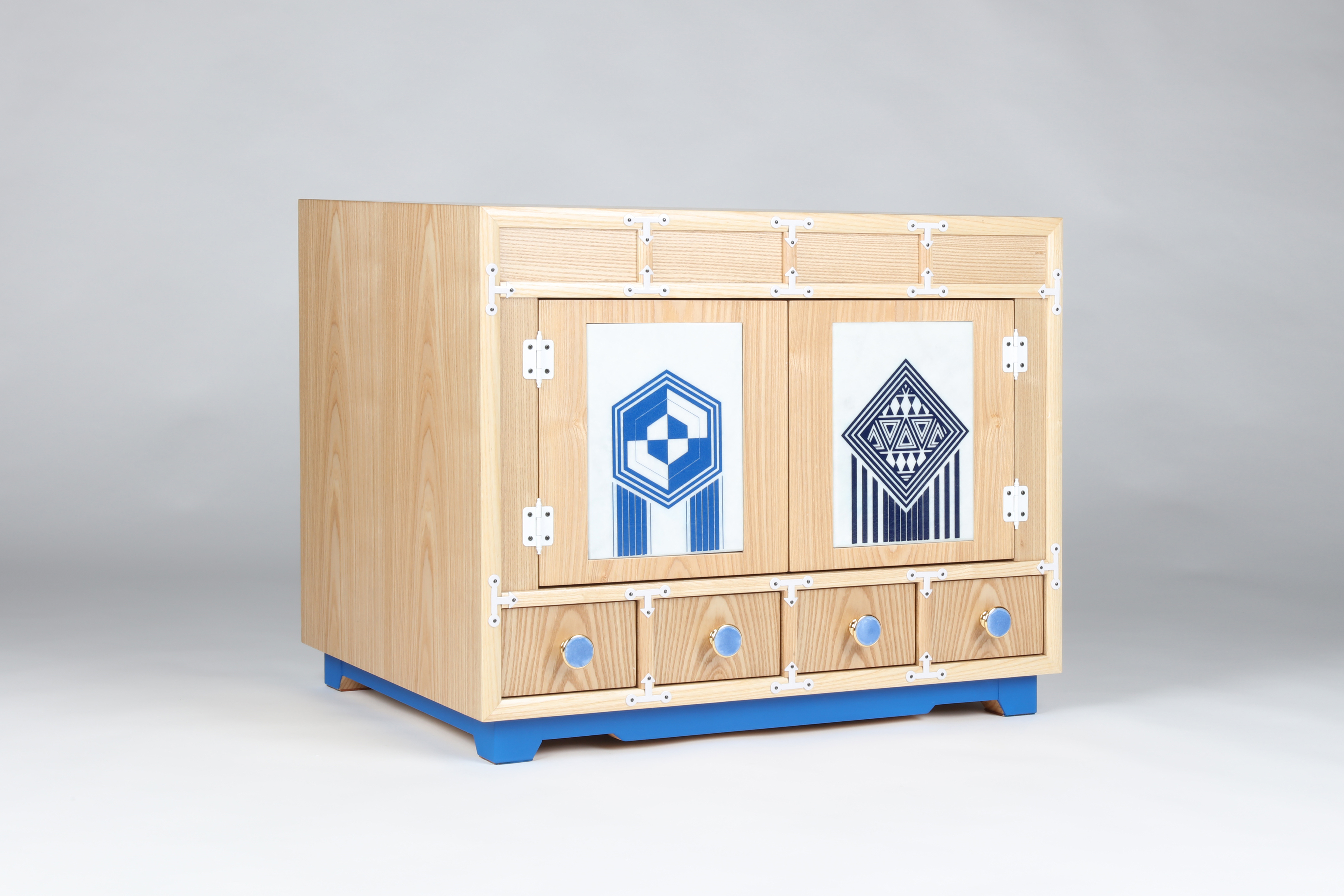 함도하, 내츄럴 머릿장-BLUE, 2021, MDF, Steel, 페인팅, 무늬목, 자개, 54.5 x 68.5 x 50.5 cm