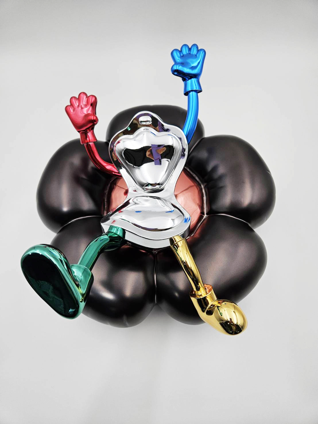 TOM-Surprise -꽃 (블랙), 2024, Resin, FRP, Chrome , 55 x 35 x 40 cm