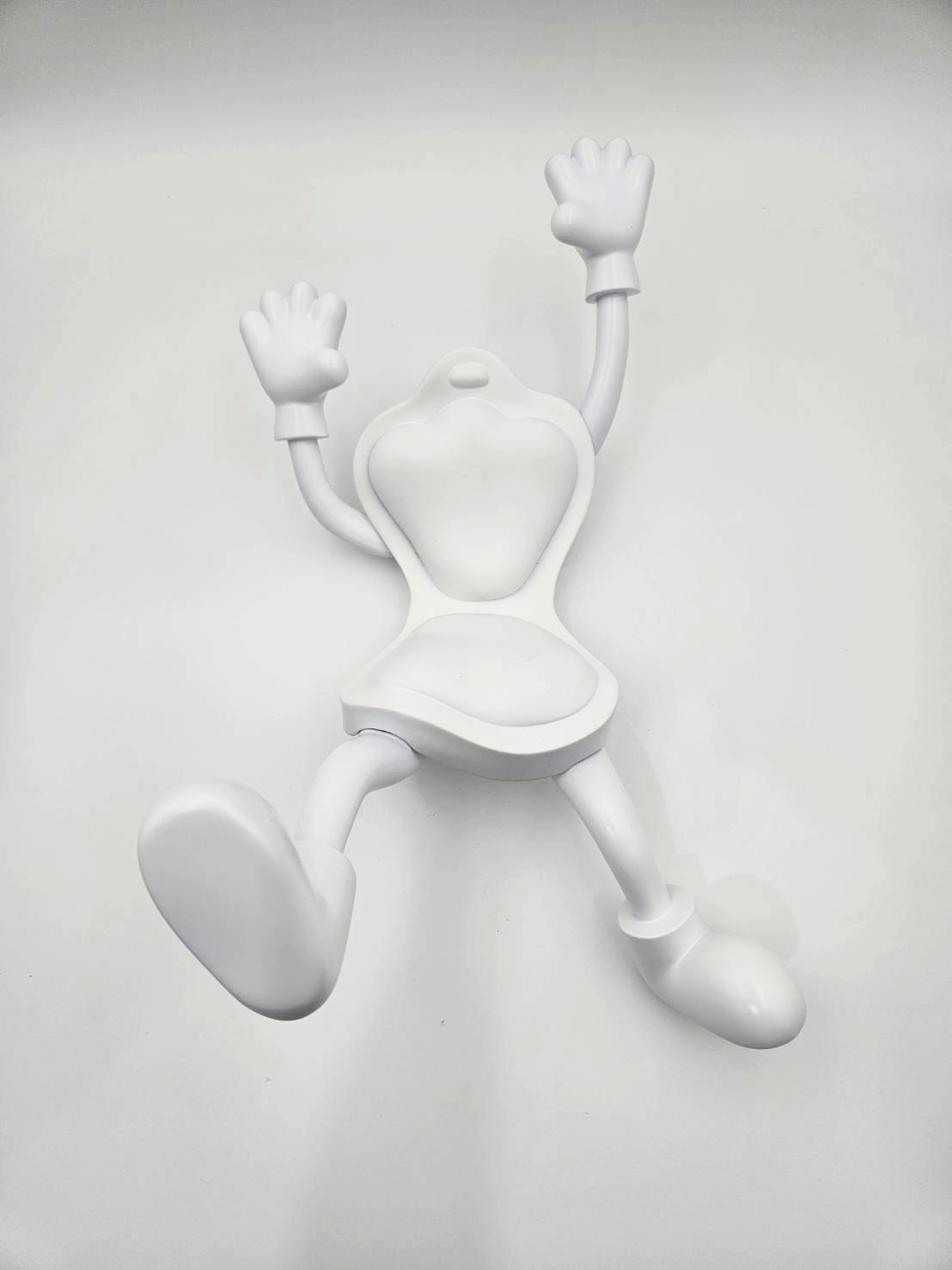 Surprise TOM, 2024, Resin, 47 x 30 x 27 cm