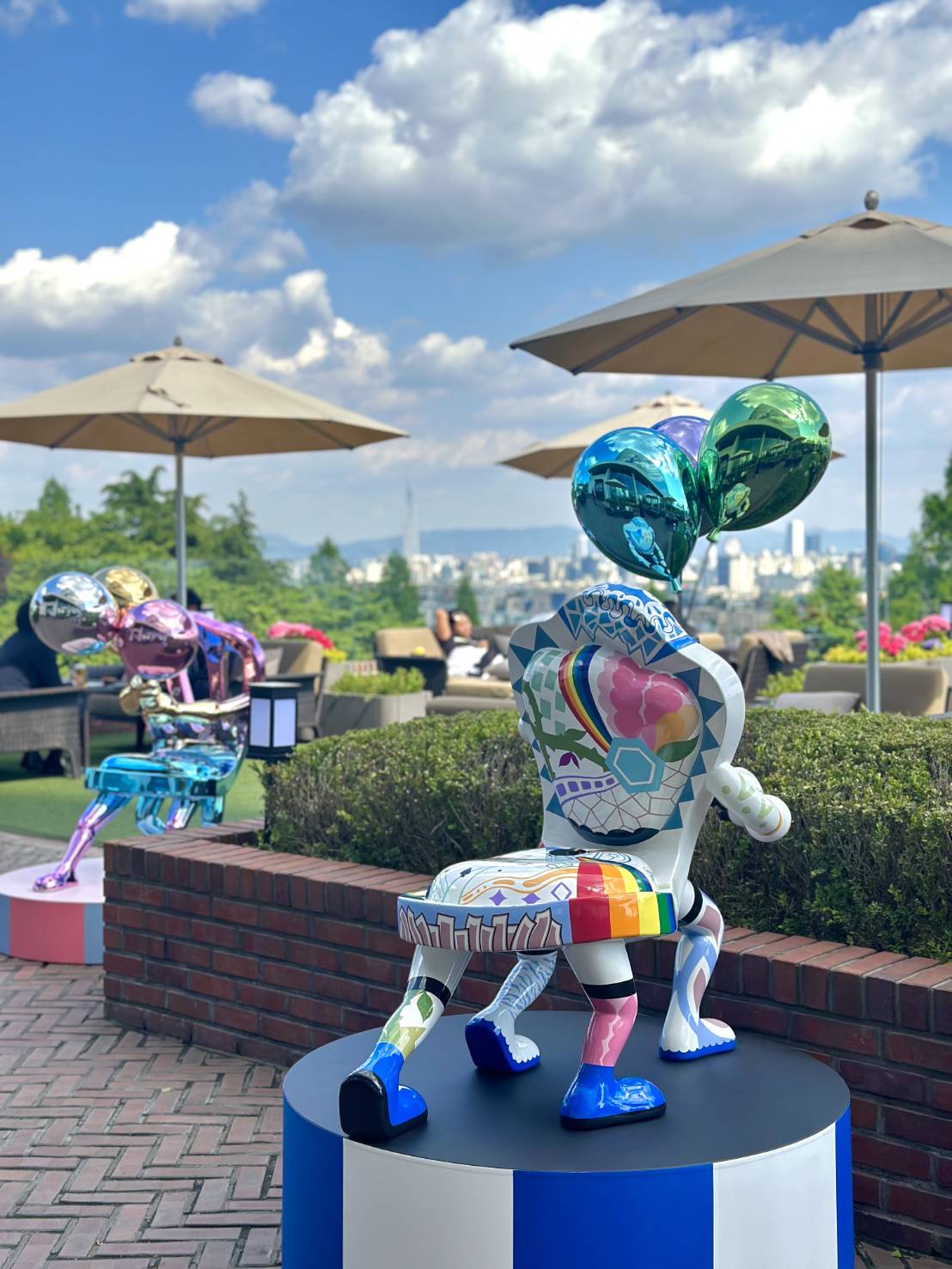 댕김 TOM -하트, 2024, FRP, Chrom 풍선, Acrylic Paint, 140 x 80 x 70 cm